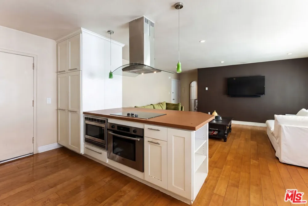 960 Larrabee Street #124 West Hollywood, CA 90069