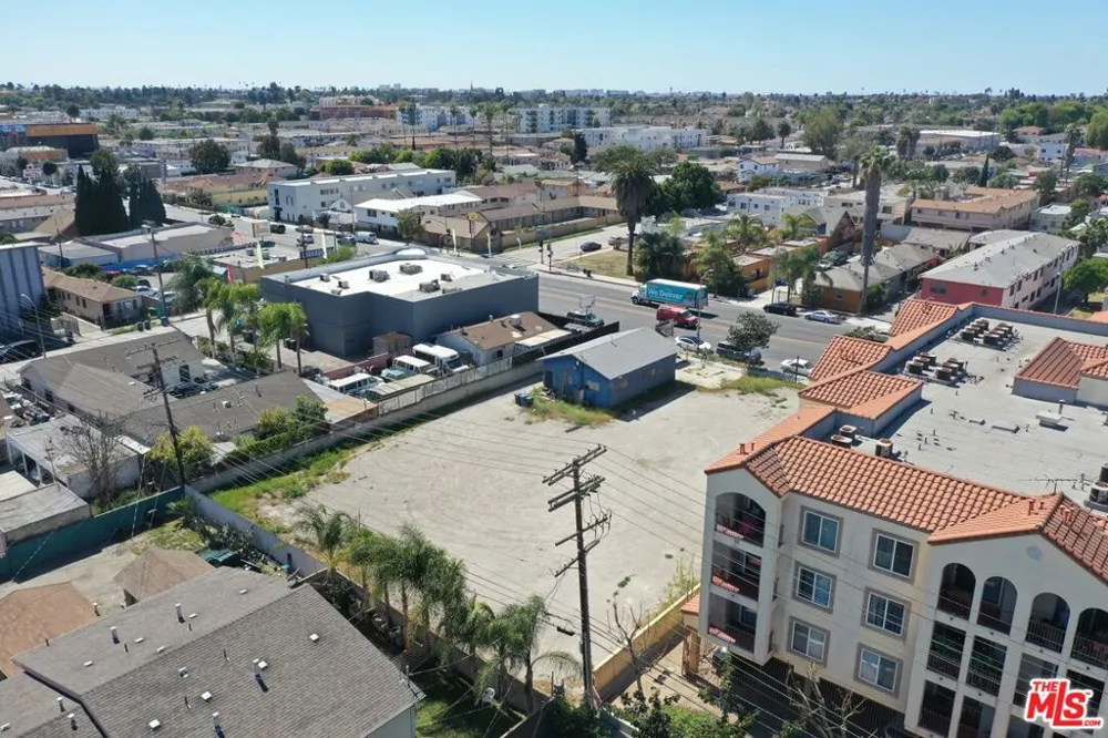 6200 Crenshaw Boulevard Los Angeles, CA 90043