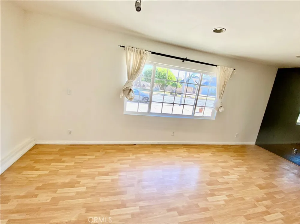 875 Garsden Covina, CA 91724