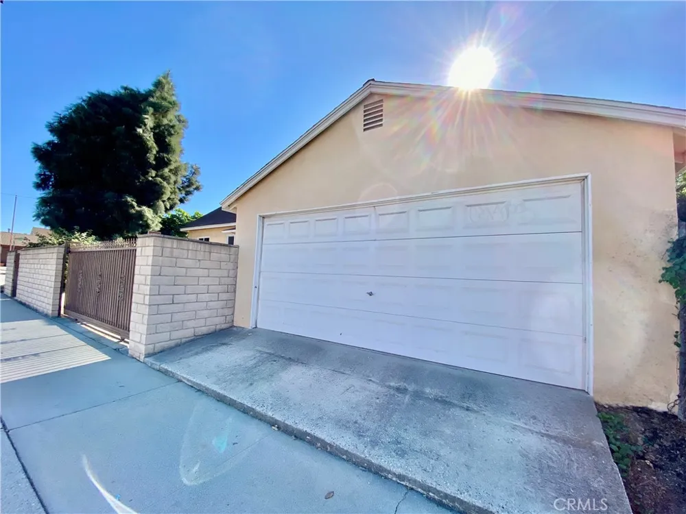 875 Garsden Covina, CA 91724