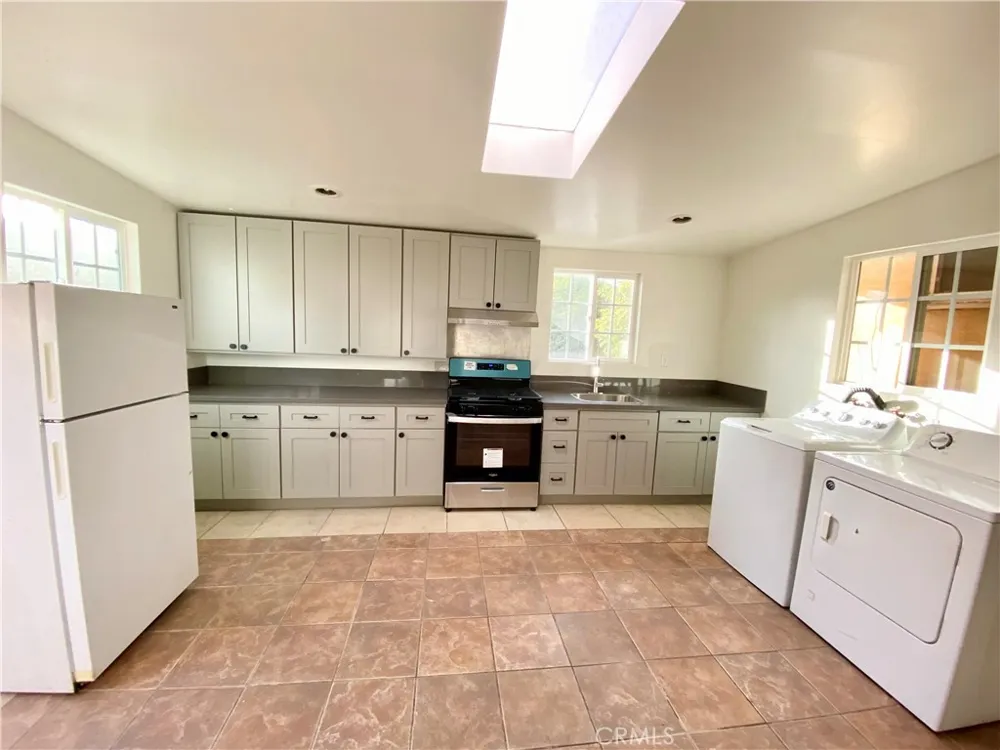 875 Garsden Covina, CA 91724
