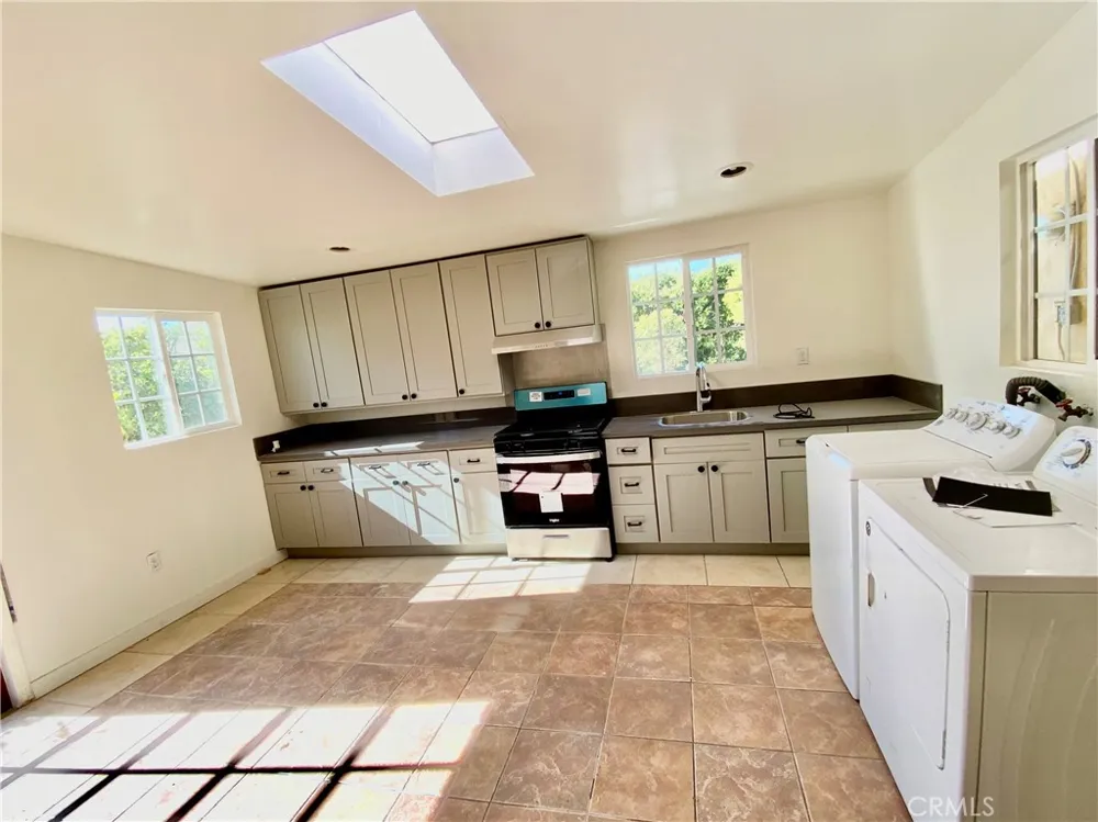 875 Garsden Covina, CA 91724