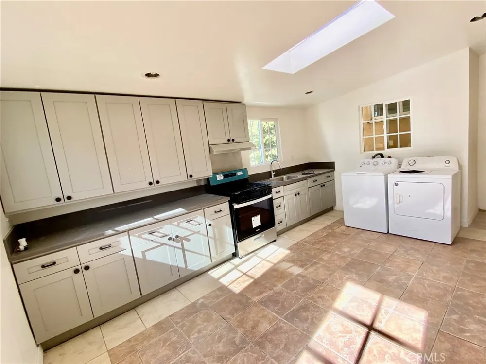 875 Garsden Covina, CA 91724