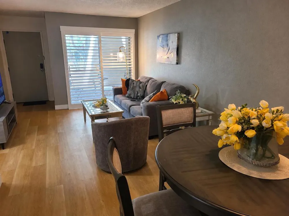 2857 Los Felices Road #107 Palm Springs, CA 92262