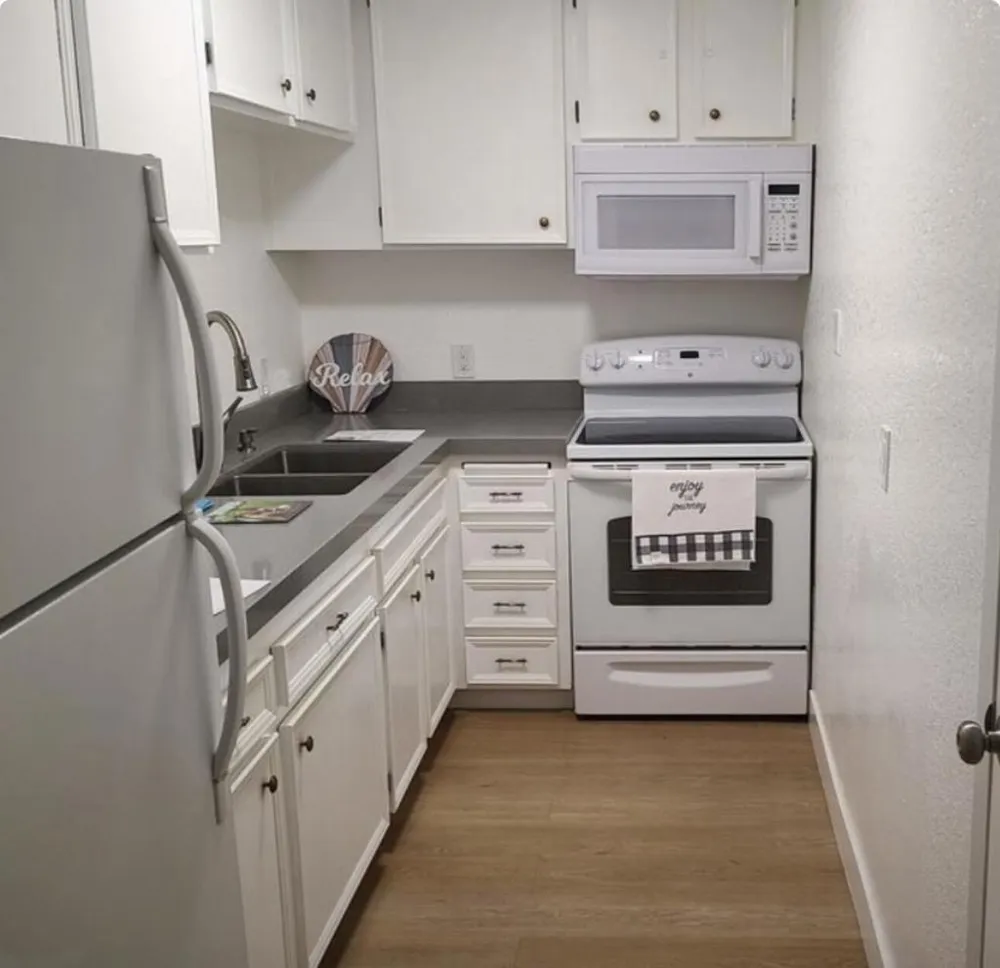 2857 Los Felices Road #107 Palm Springs, CA 92262