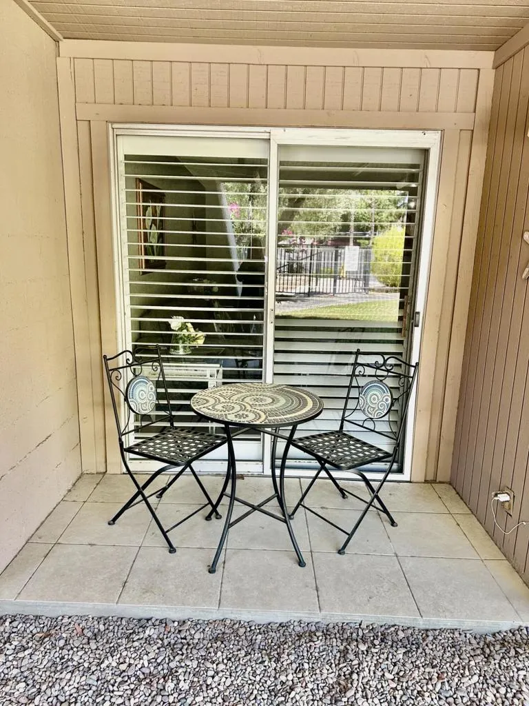 2857 Los Felices Road #107 Palm Springs, CA 92262