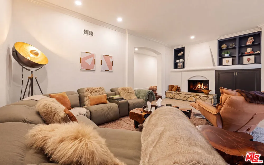 29270 Wagon Road Agoura, CA 91301
