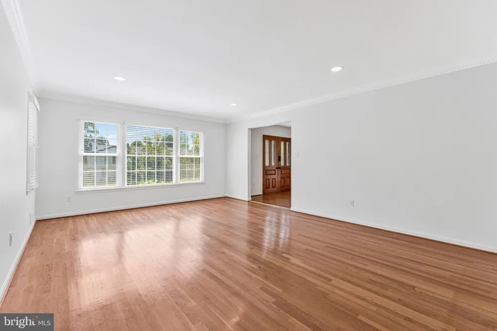 7730 FALSTAFF ROAD Mclean, VA 22102