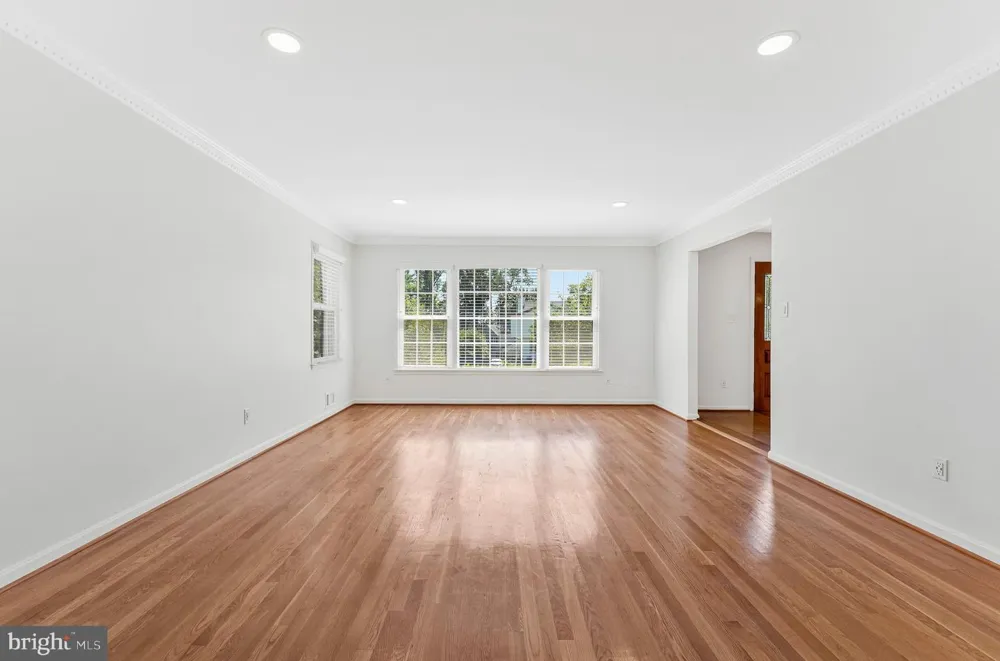7730 FALSTAFF ROAD Mclean, VA 22102