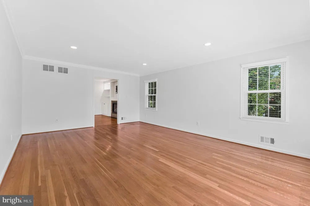 7730 FALSTAFF ROAD Mclean, VA 22102