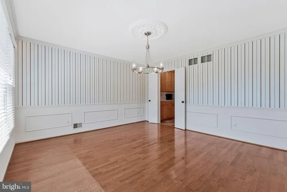 7730 FALSTAFF ROAD Mclean, VA 22102