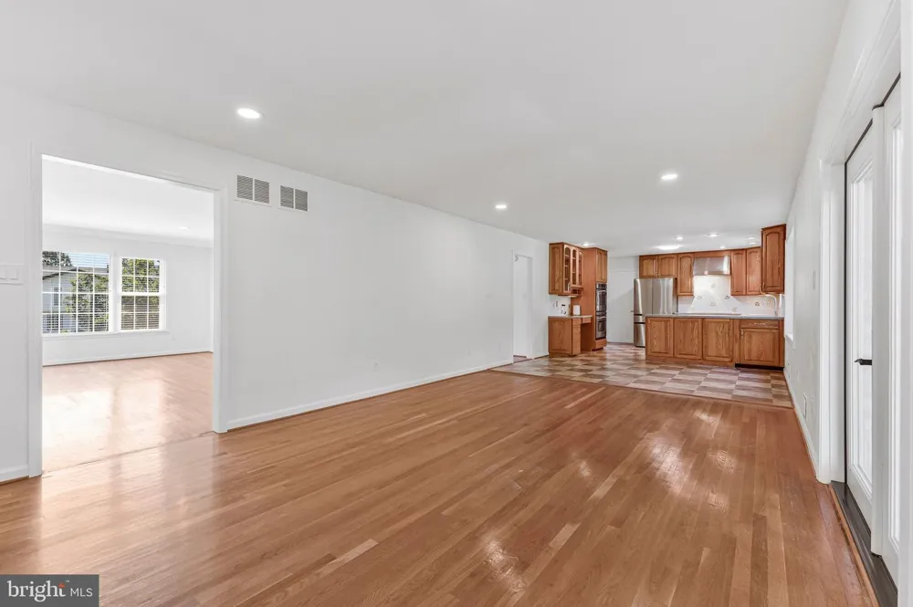 7730 FALSTAFF ROAD Mclean, VA 22102