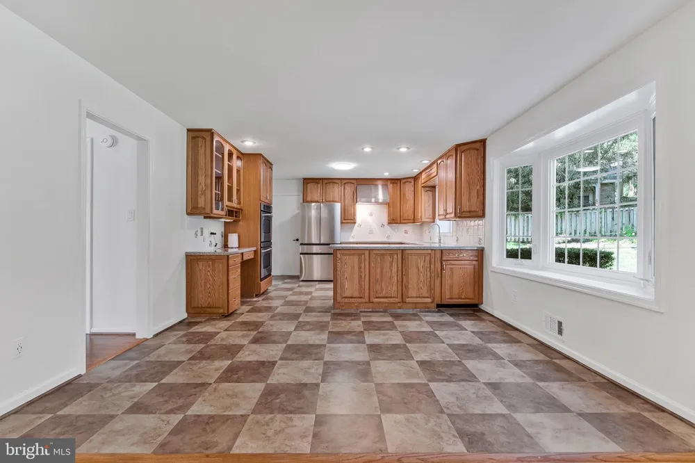 7730 FALSTAFF ROAD Mclean, VA 22102