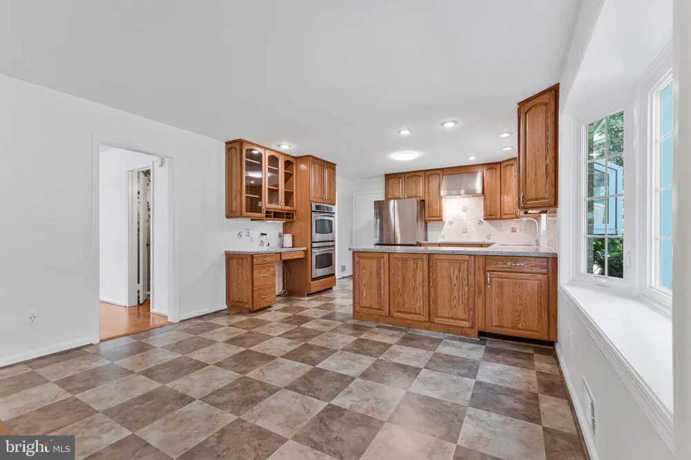 7730 FALSTAFF ROAD Mclean, VA 22102