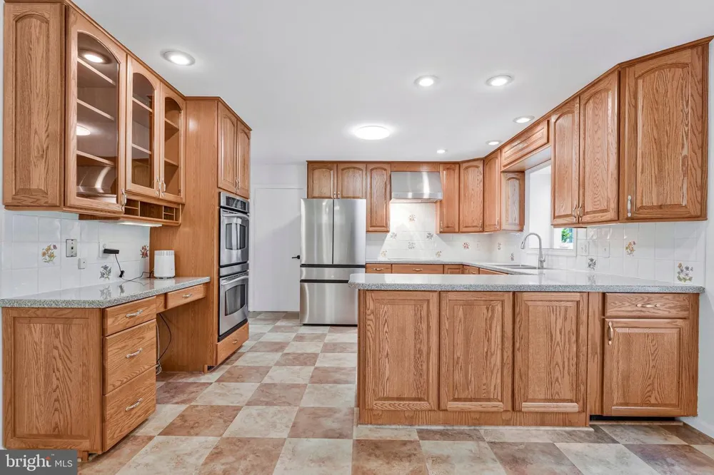 7730 FALSTAFF ROAD Mclean, VA 22102