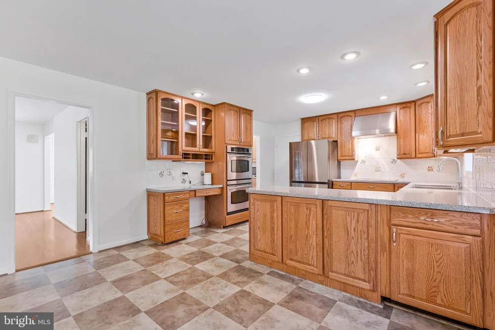 7730 FALSTAFF ROAD Mclean, VA 22102