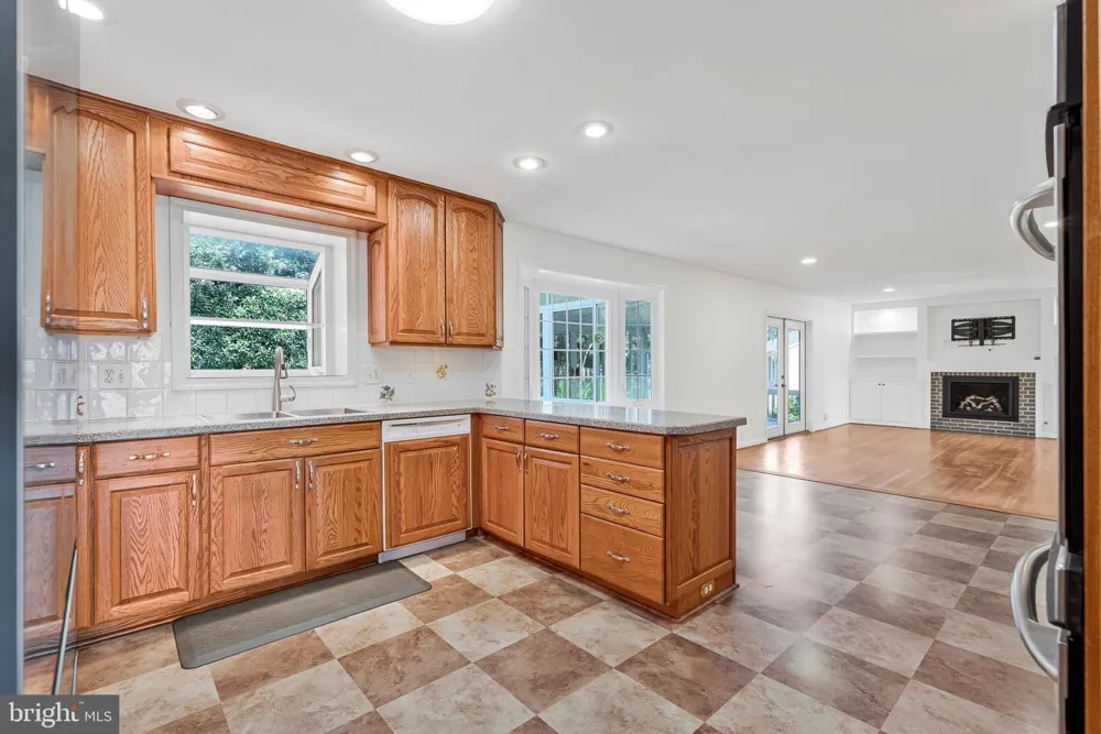 7730 FALSTAFF ROAD Mclean, VA 22102
