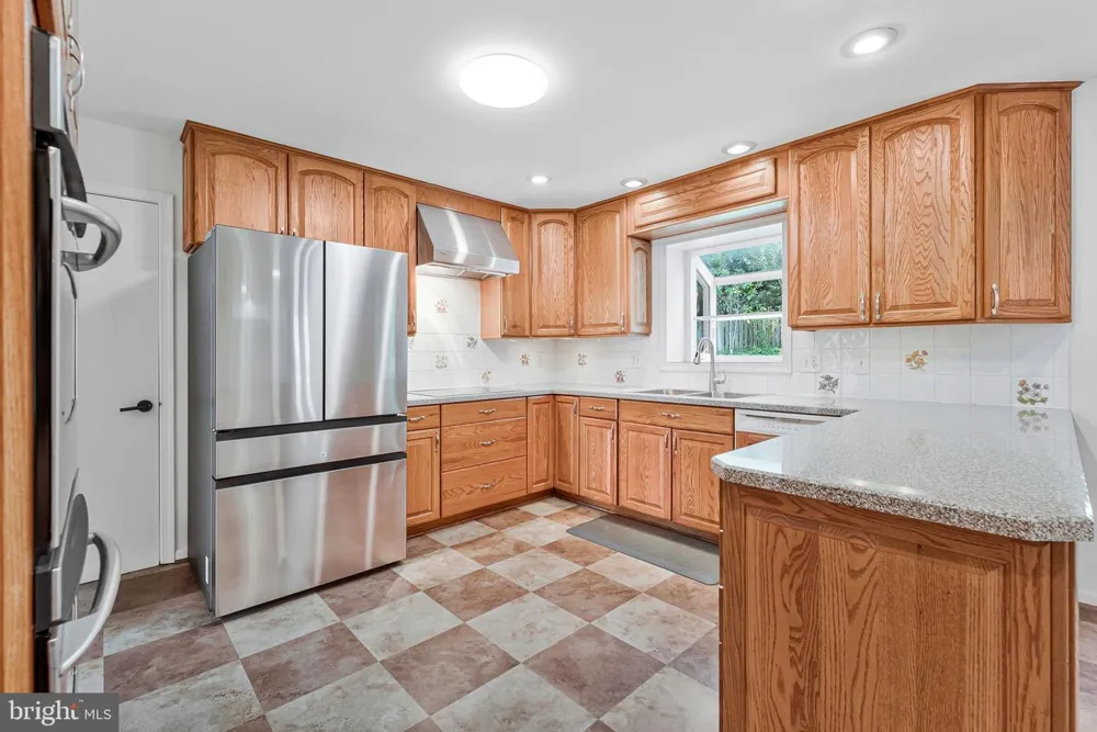 7730 FALSTAFF ROAD Mclean, VA 22102