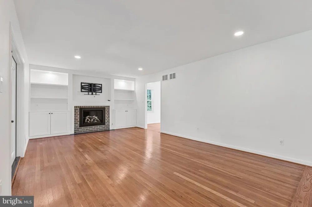 7730 FALSTAFF ROAD Mclean, VA 22102