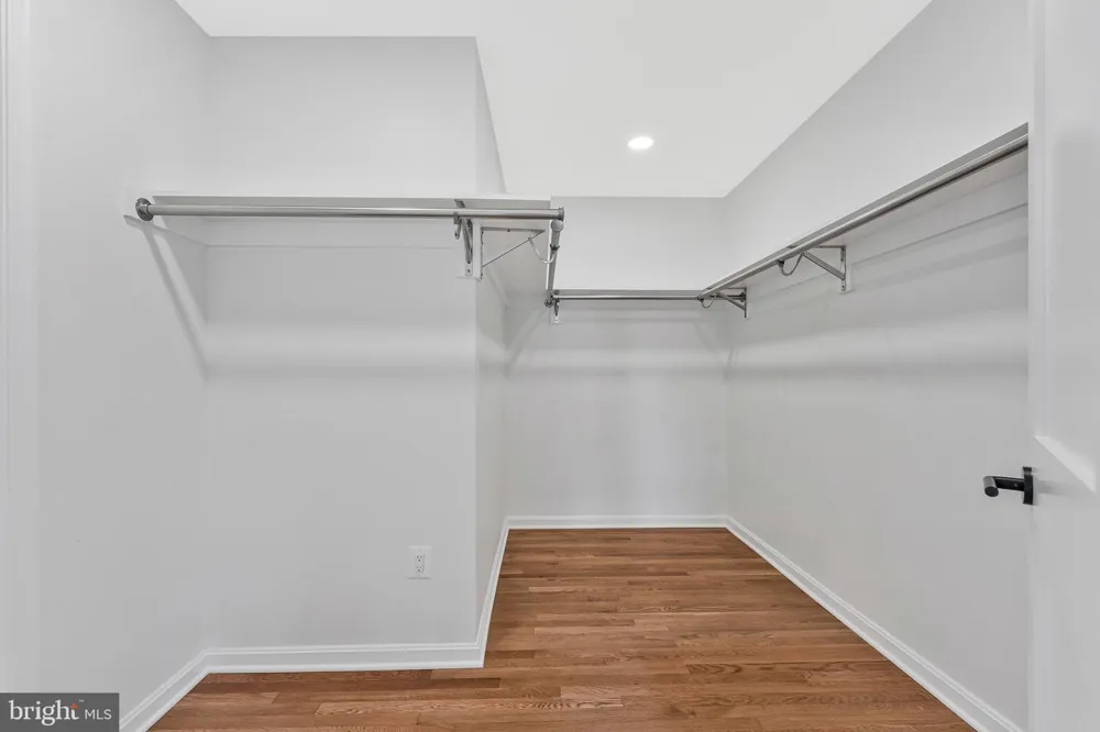 7730 FALSTAFF ROAD Mclean, VA 22102