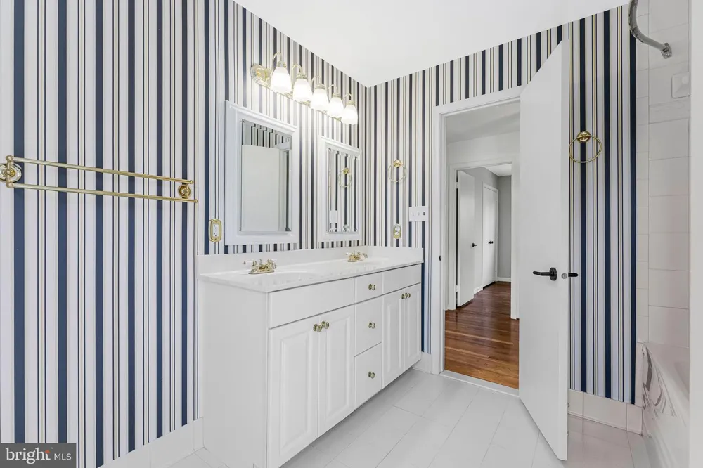 7730 FALSTAFF ROAD Mclean, VA 22102