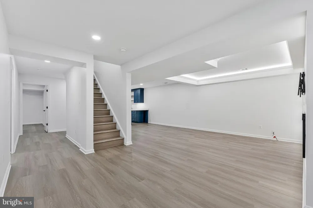 7730 FALSTAFF ROAD Mclean, VA 22102