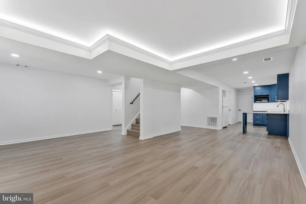 7730 FALSTAFF ROAD Mclean, VA 22102
