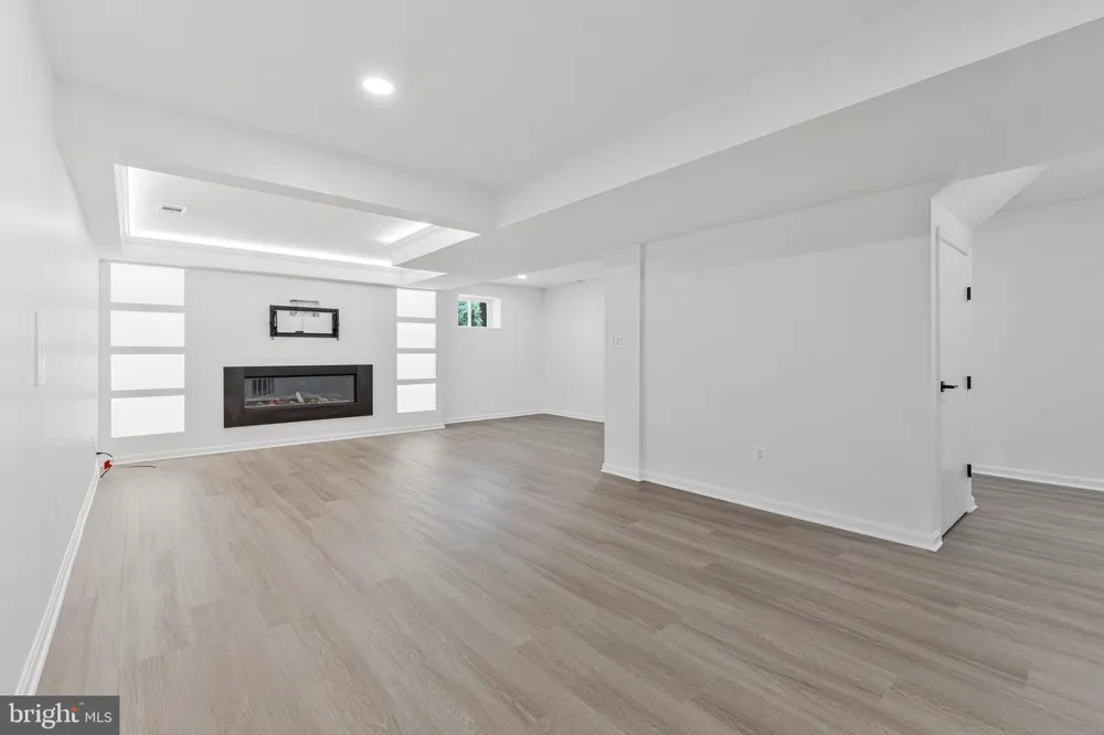 7730 FALSTAFF ROAD Mclean, VA 22102