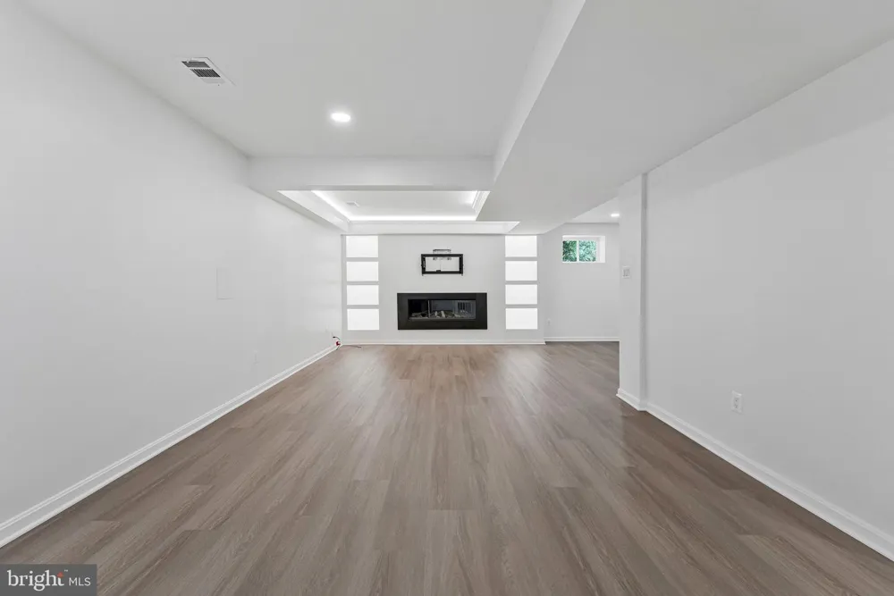 7730 FALSTAFF ROAD Mclean, VA 22102