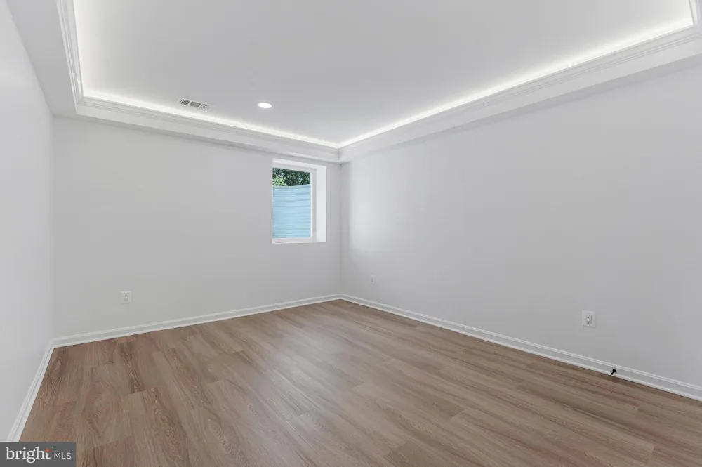 7730 FALSTAFF ROAD Mclean, VA 22102
