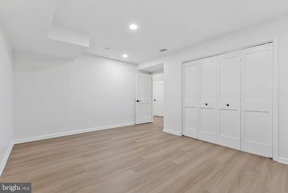 7730 FALSTAFF ROAD Mclean, VA 22102