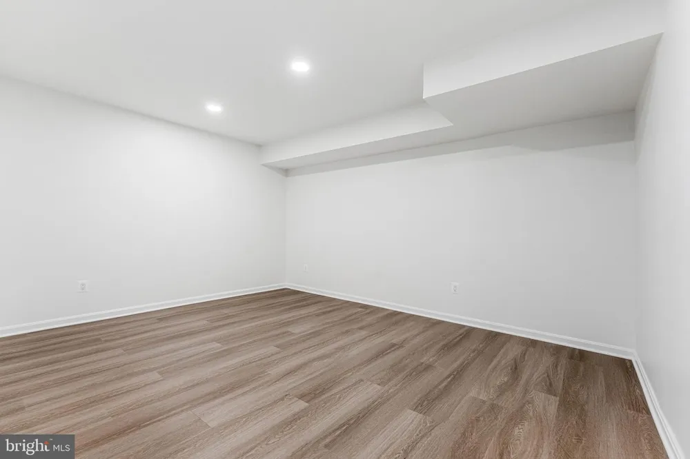7730 FALSTAFF ROAD Mclean, VA 22102