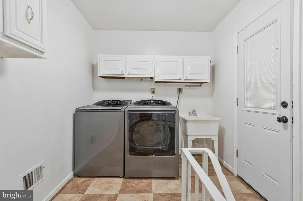 7730 FALSTAFF ROAD Mclean, VA 22102