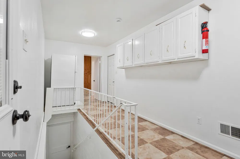 7730 FALSTAFF ROAD Mclean, VA 22102