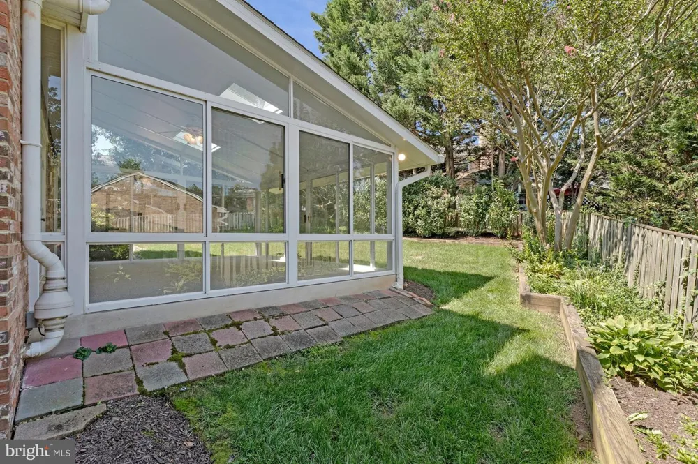 7730 FALSTAFF ROAD Mclean, VA 22102