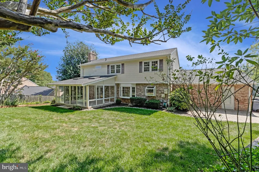 7730 FALSTAFF ROAD Mclean, VA 22102