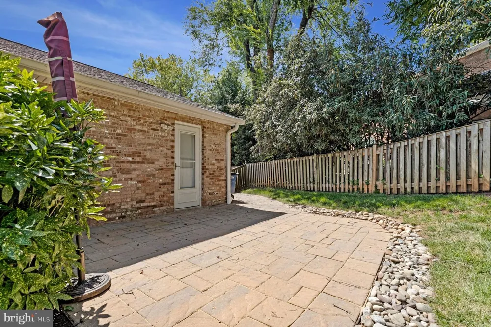 7730 FALSTAFF ROAD Mclean, VA 22102