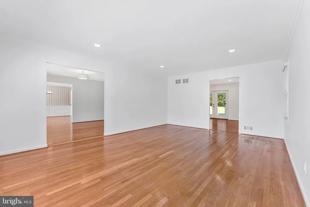 7730 FALSTAFF ROAD Mclean, VA 22102