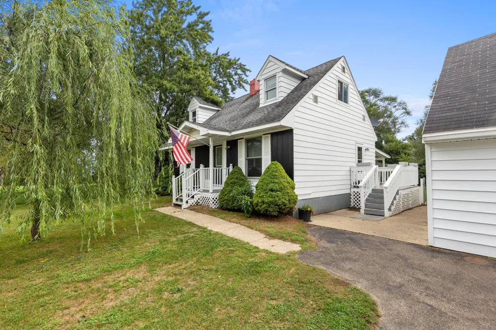 4121 Joan Drive Dorr, MI 49323