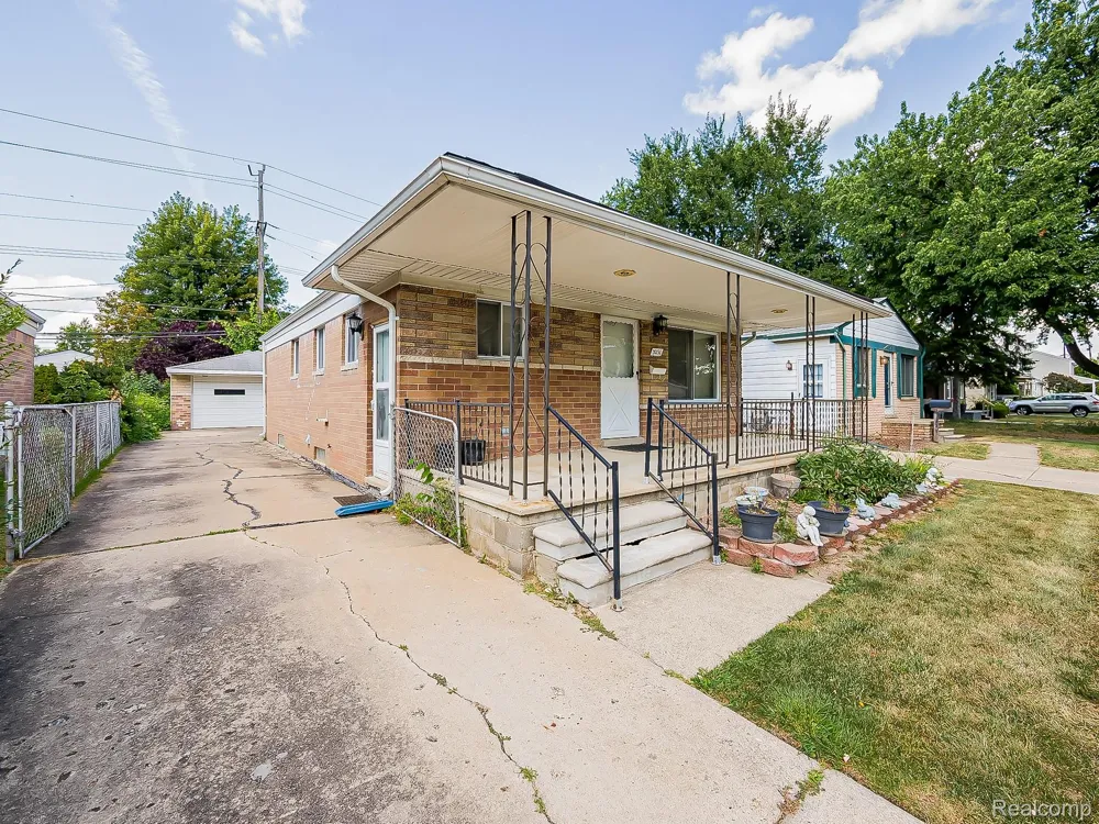 3251 Tyler Avenue Berkley City, MI 48072