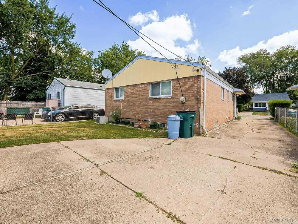 3251 Tyler Avenue Berkley City, MI 48072