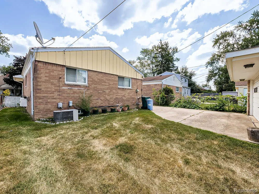3251 Tyler Avenue Berkley City, MI 48072