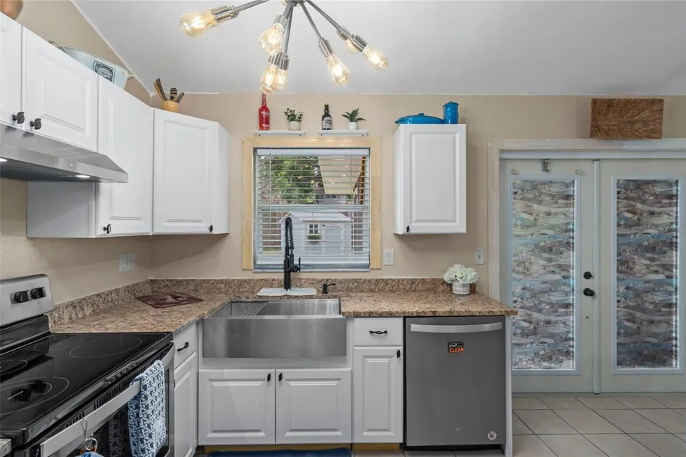 612 E SPRUCE STREET Tarpon Springs, FL 34689