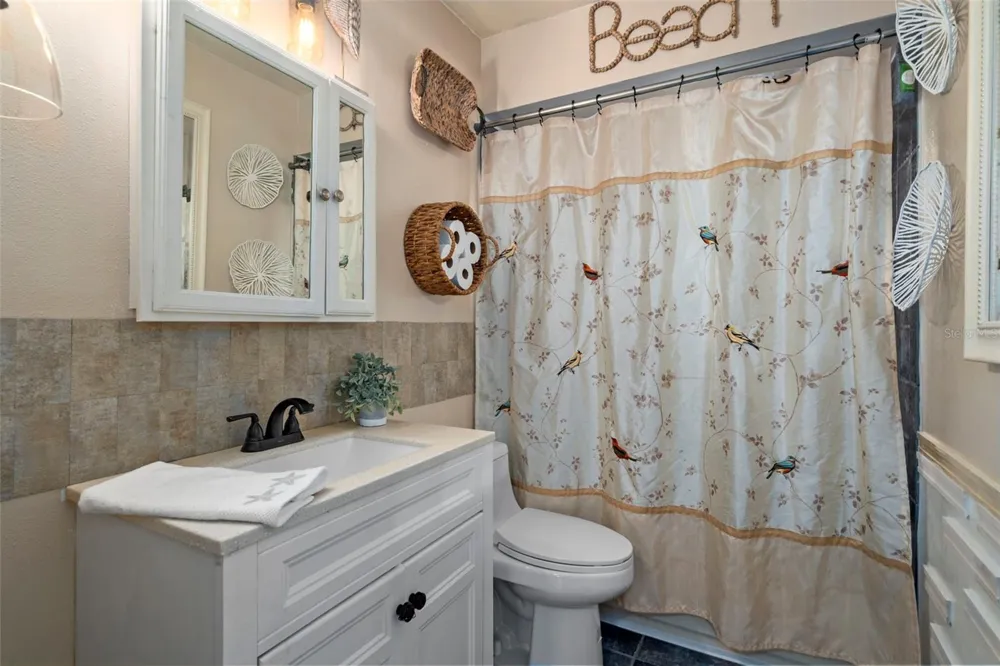 612 E SPRUCE STREET Tarpon Springs, FL 34689