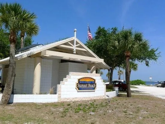 612 E SPRUCE STREET Tarpon Springs, FL 34689