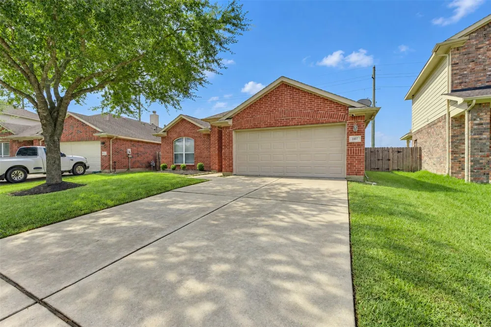2407 Alcove Foster Court Fresno, TX 77545