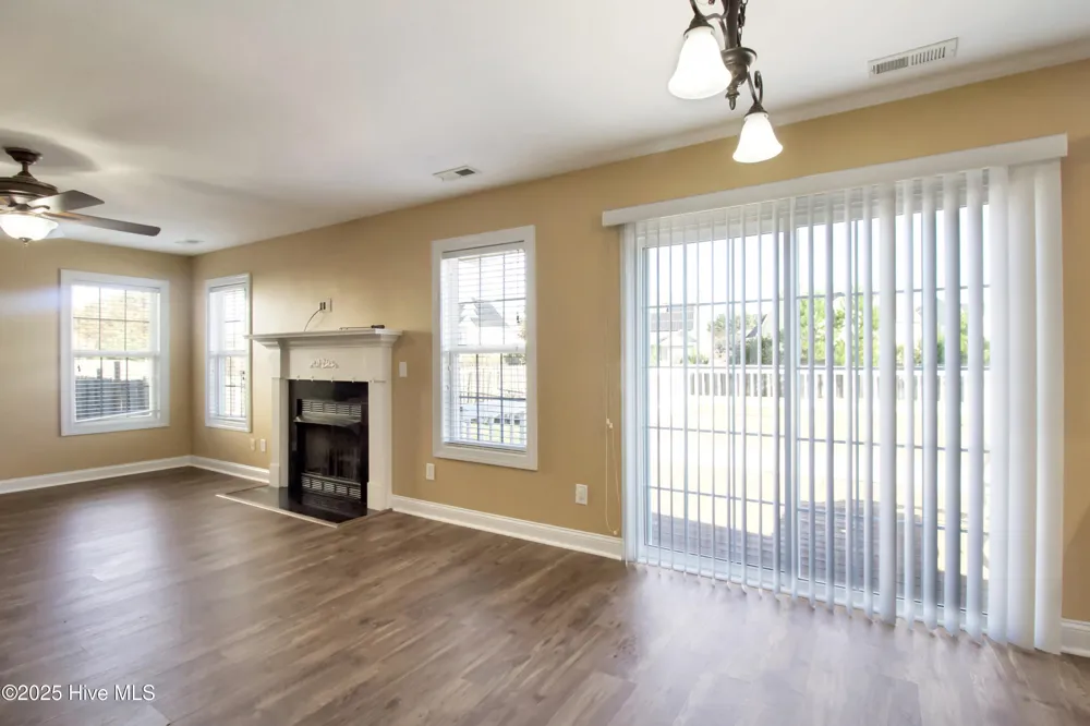 614 Stagecoach Drive Jacksonville, NC 28546