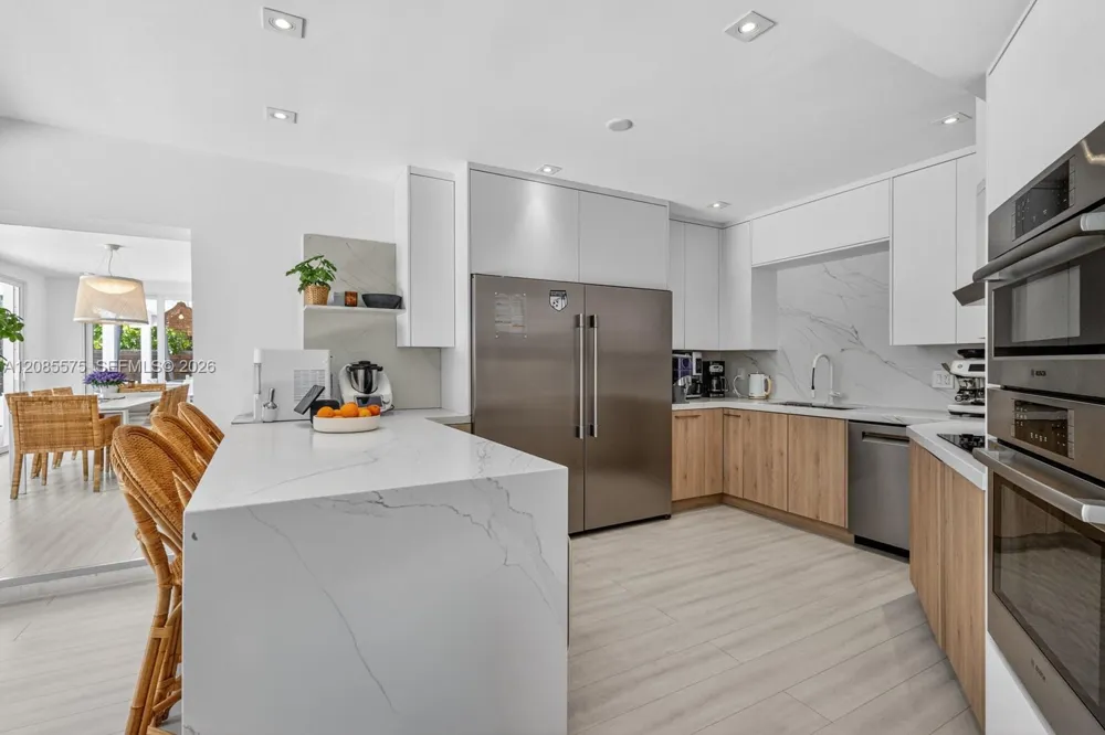 755 Curtiswood Dr Key Biscayne, FL 33149