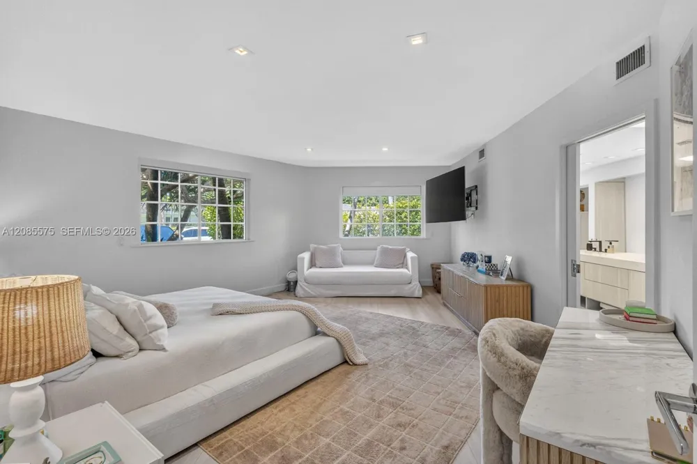 755 Curtiswood Dr Key Biscayne, FL 33149