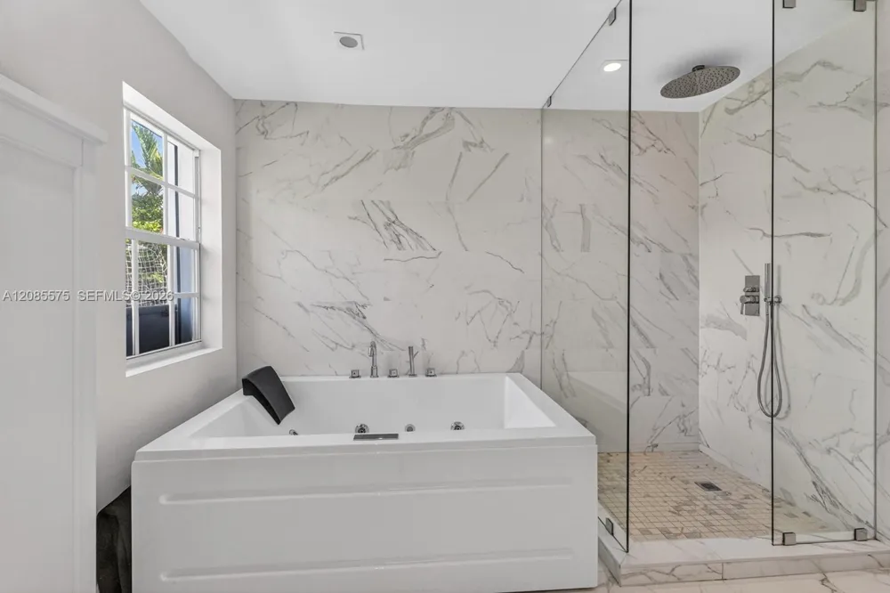 755 Curtiswood Dr Key Biscayne, FL 33149